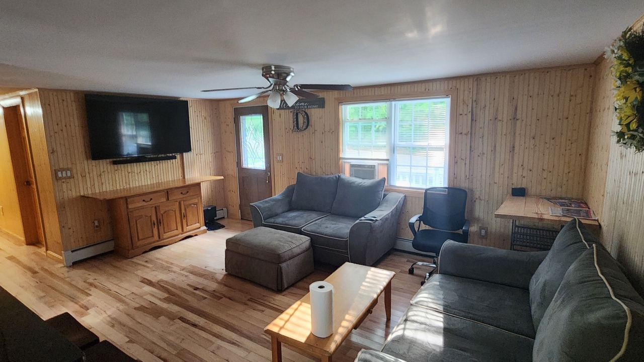 Photo of Livingroom in Weirs Beach