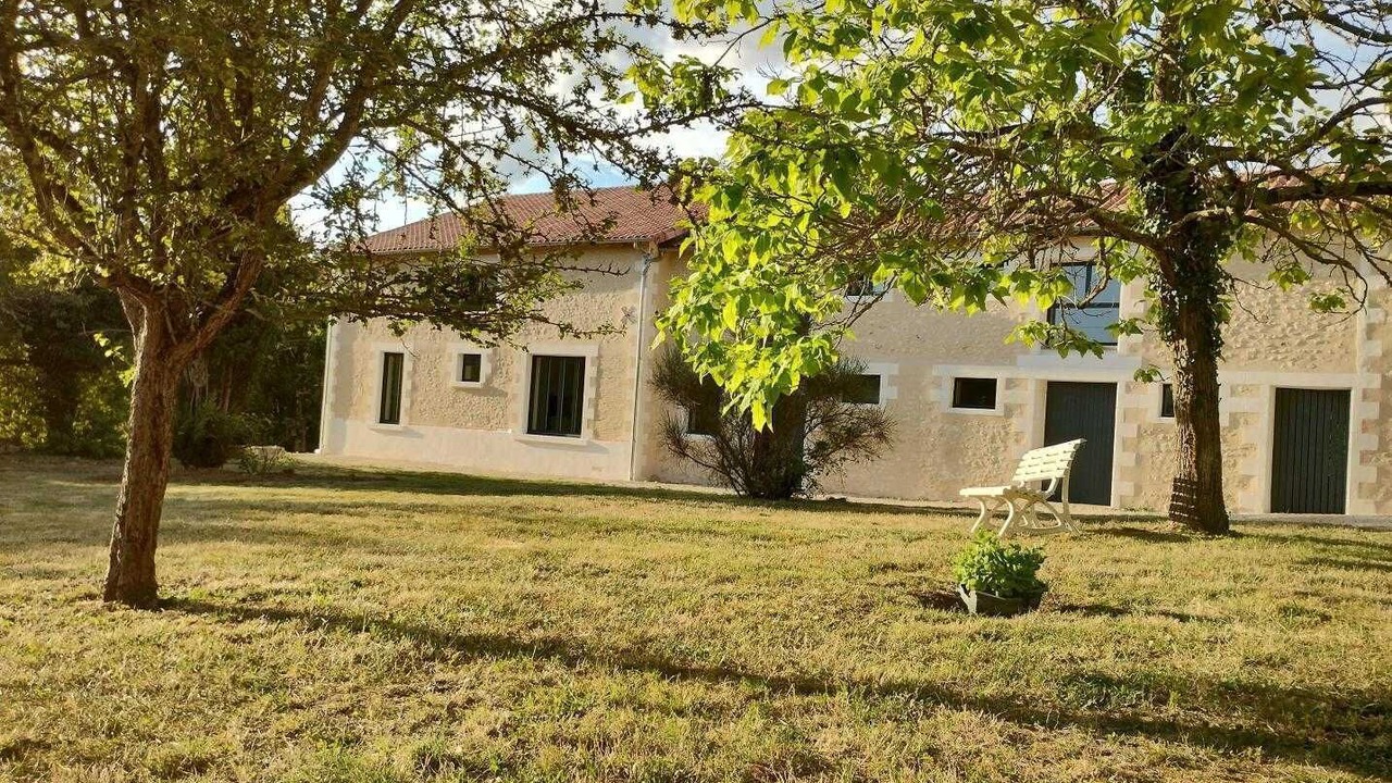 Photo of Outdoor in Lhommaize