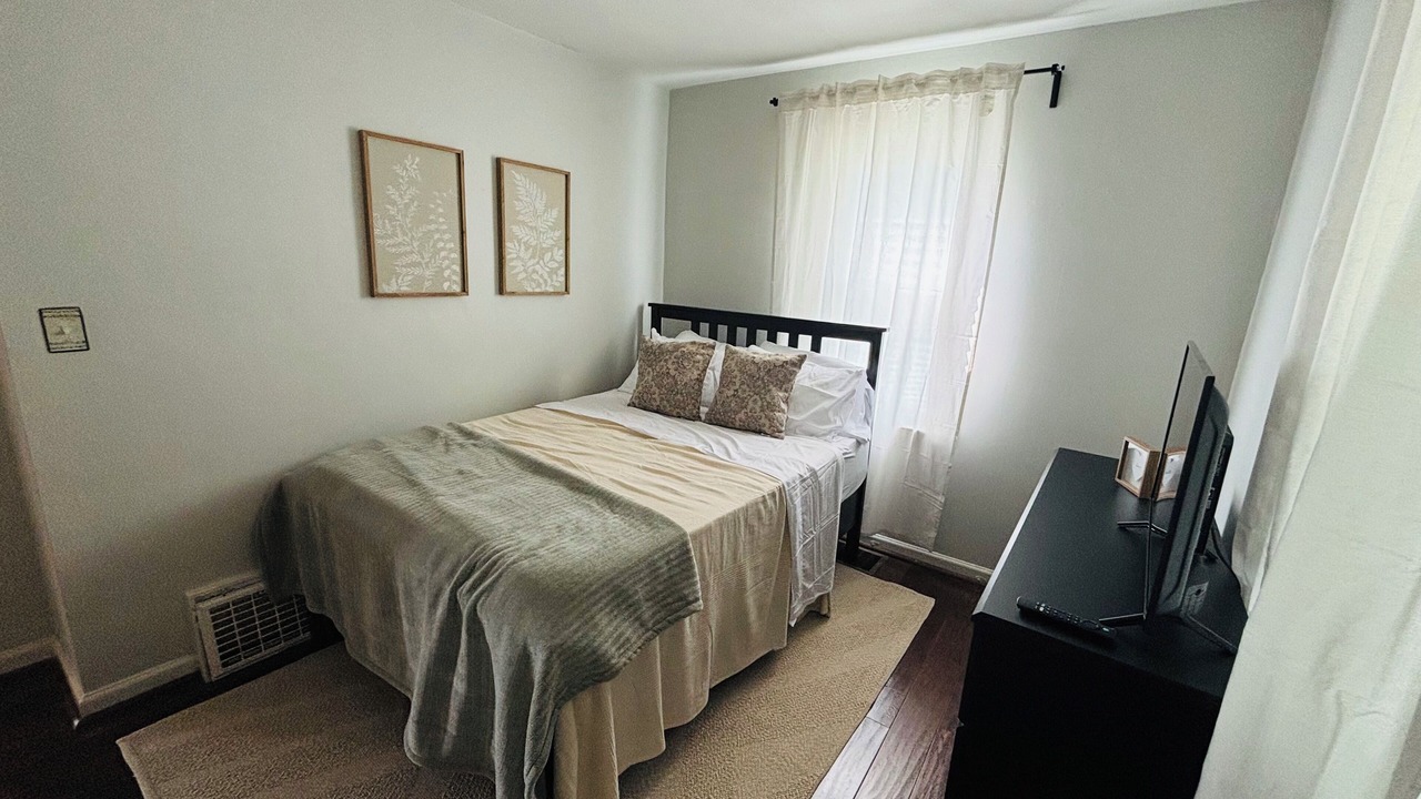 Photo of Bedroom in Muncie
