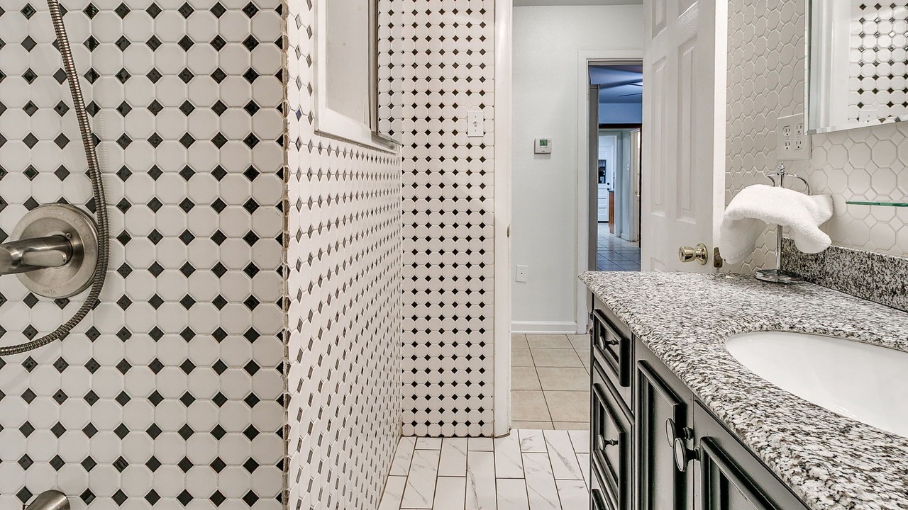 Photo of Bathroom in Central Oklahoma City