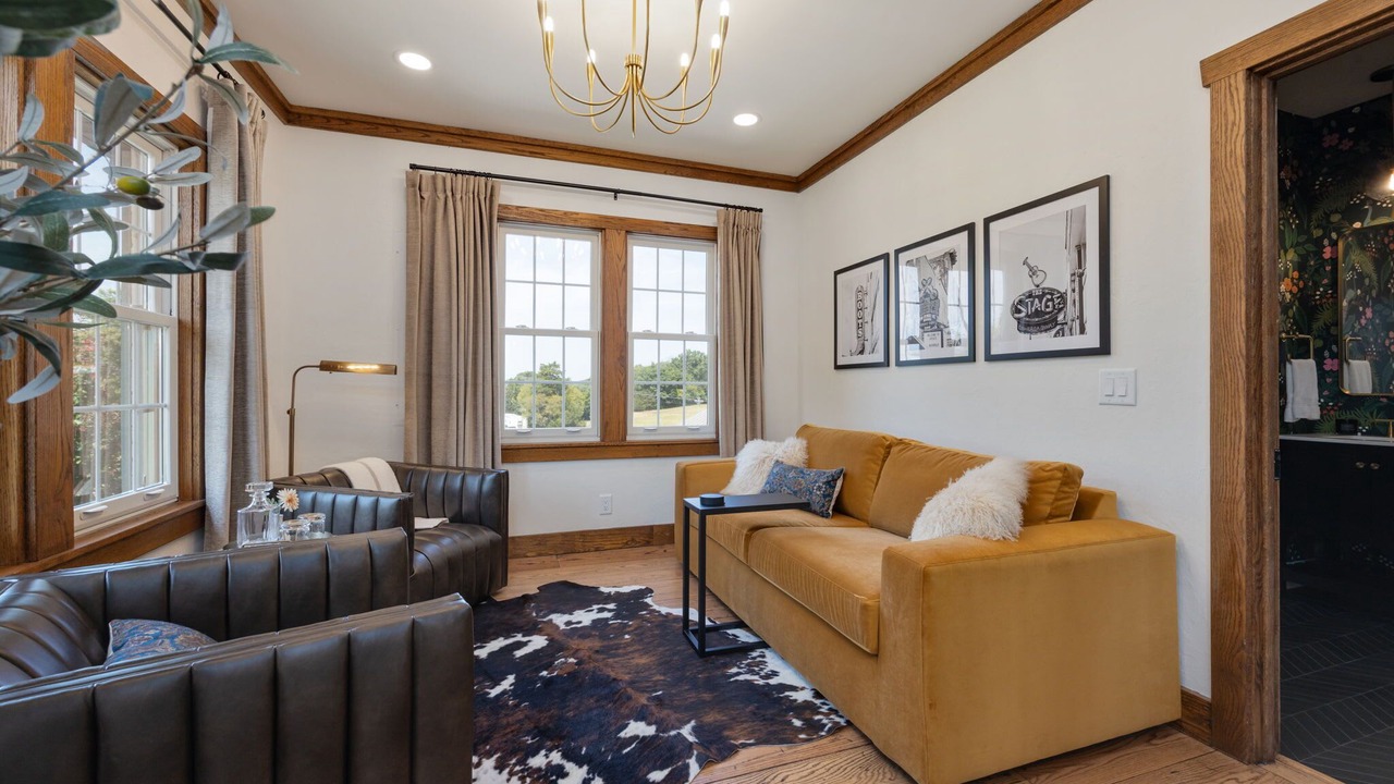 Photo of Livingroom in Thompson's Station