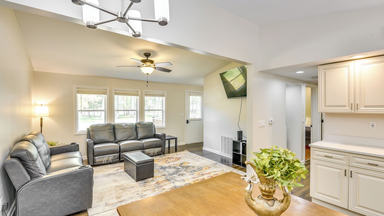 Photo of Livingroom in Shorewood-Tower Hills-Harbert