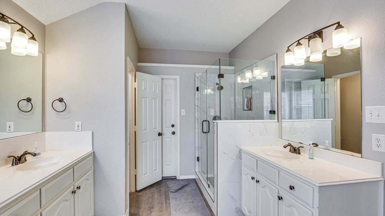 Photo of Bathroom in Allen