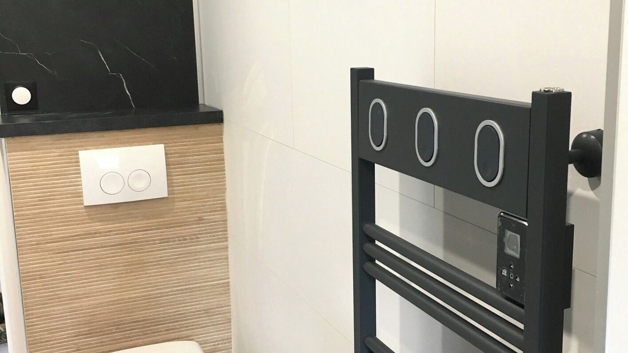 Photo of Bathroom in Warnecourt