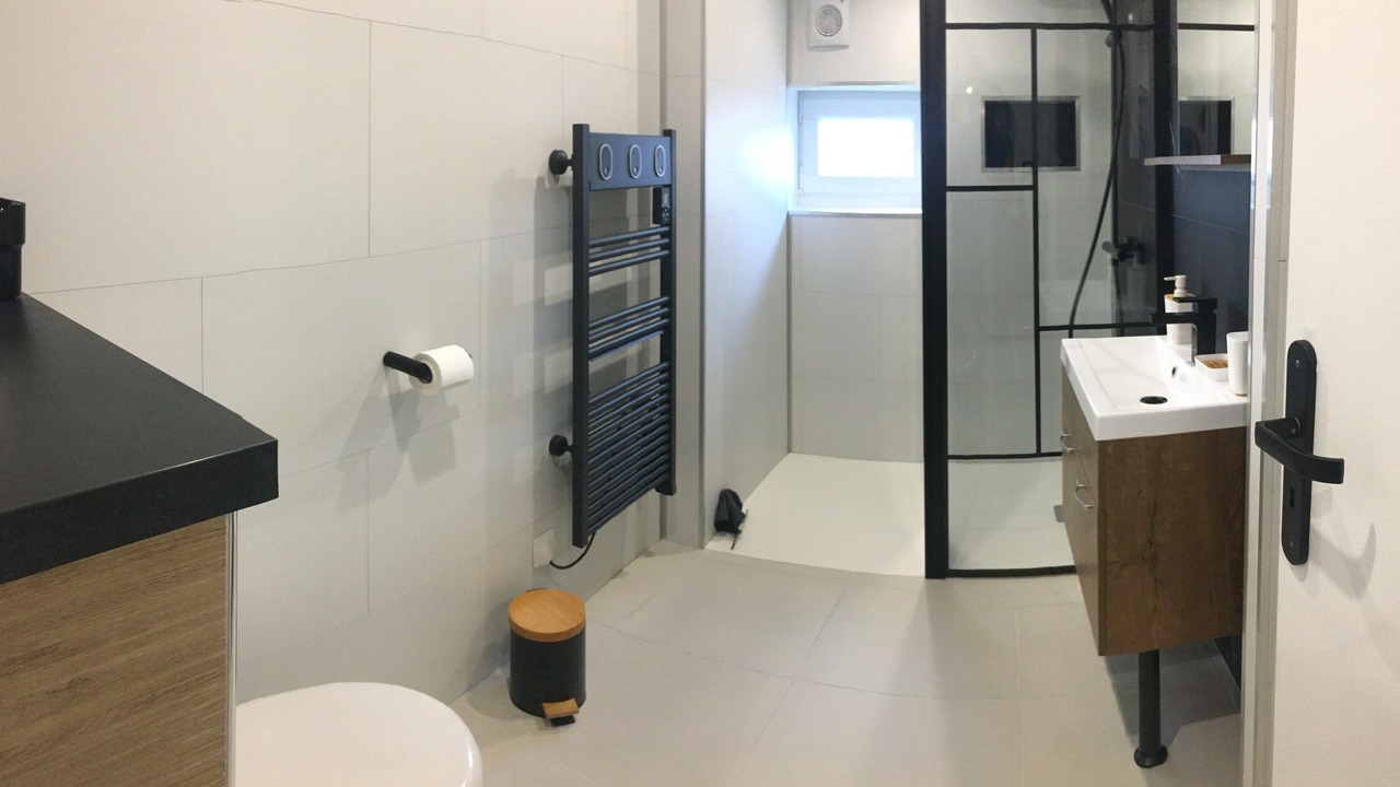 Photo of Bathroom in Warnecourt