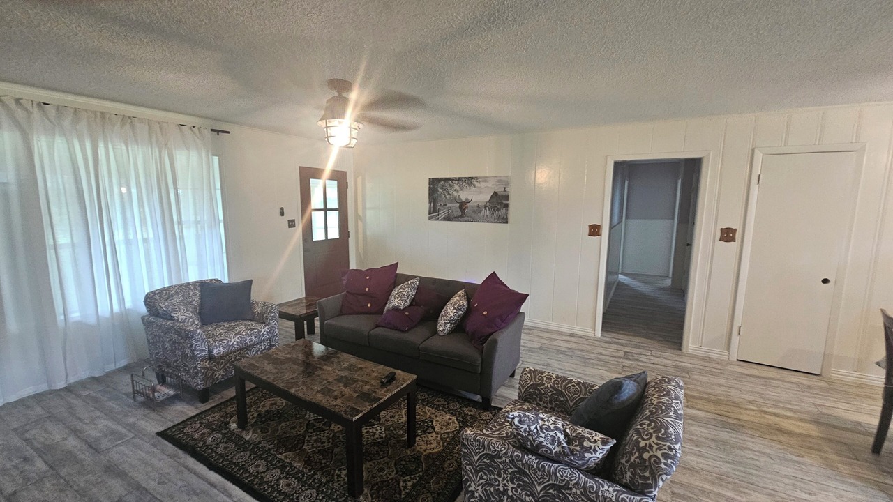 Photo of Livingroom in Canton