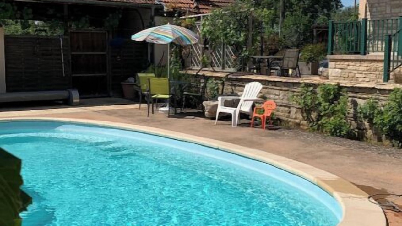 Photo of Outdoor in Gourgeon