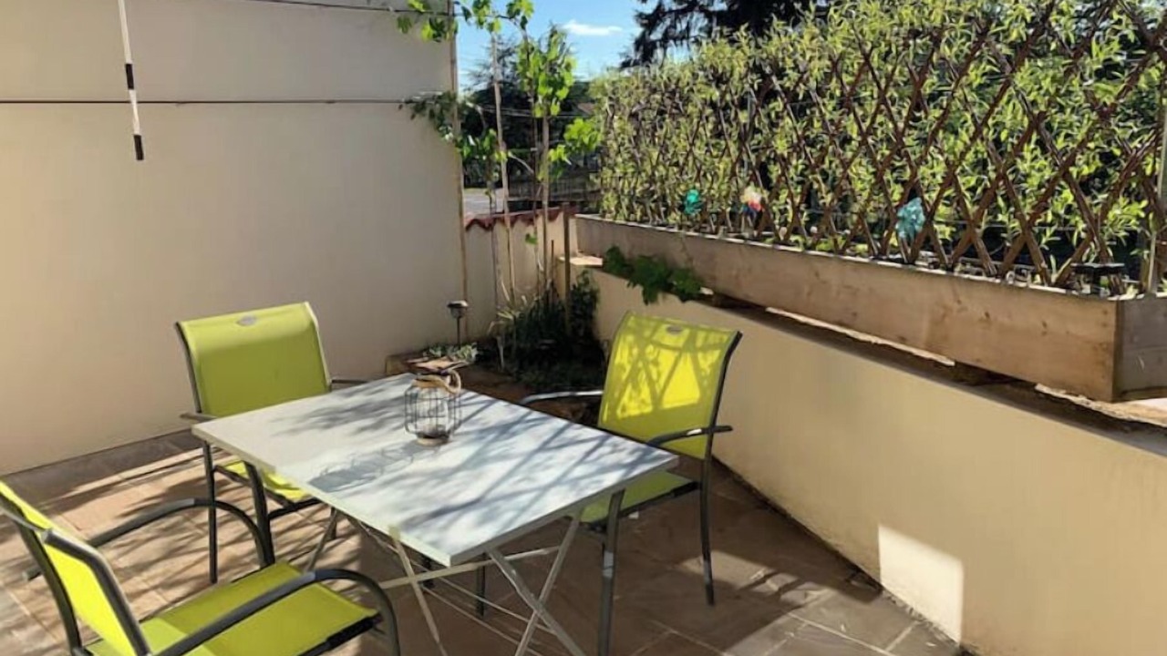 Photo of Outdoor in Gourgeon