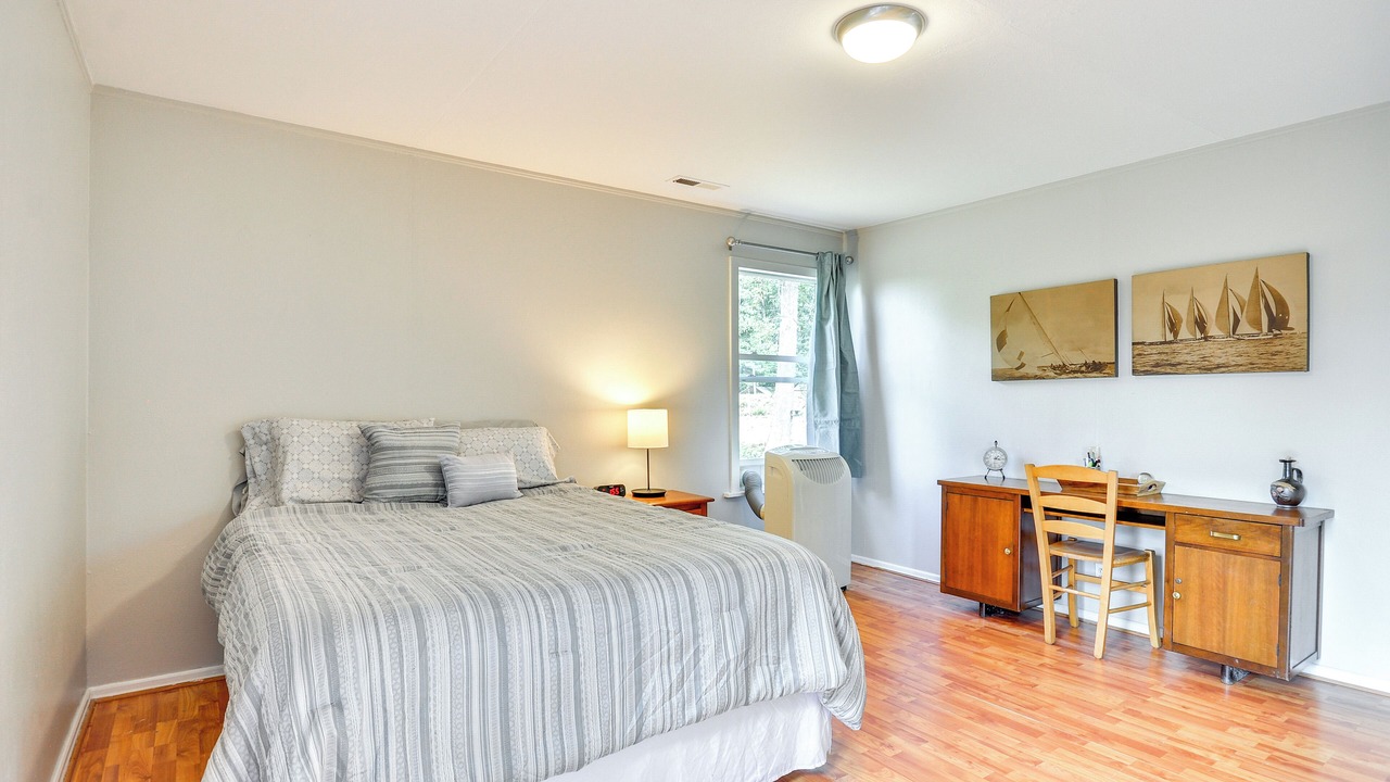 Photo of Bedroom in Cathlamet