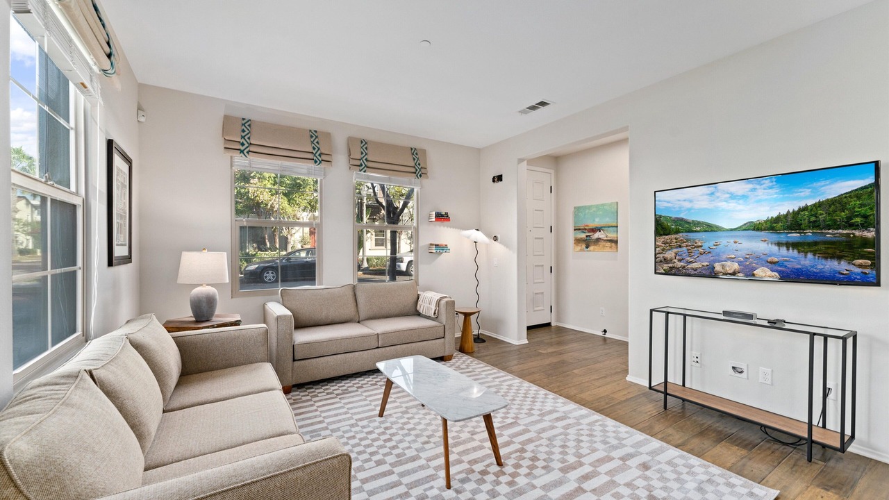 Photo of Livingroom in Anaheim Colony Historic District