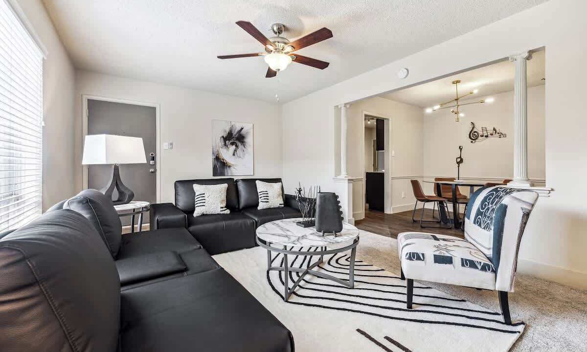 Photo of Livingroom in Uptown