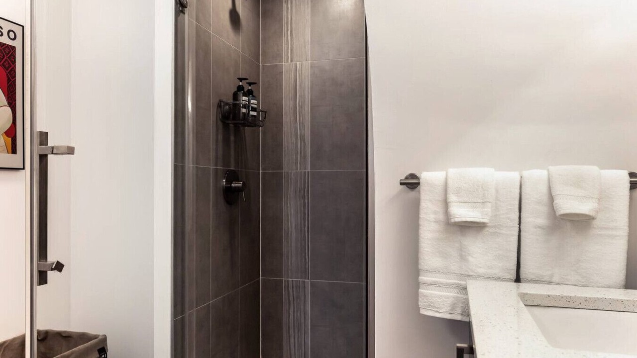 Photo of Bathroom in Printers Row