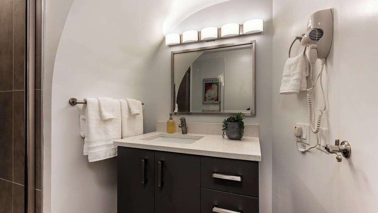 Photo of Bathroom in Printers Row