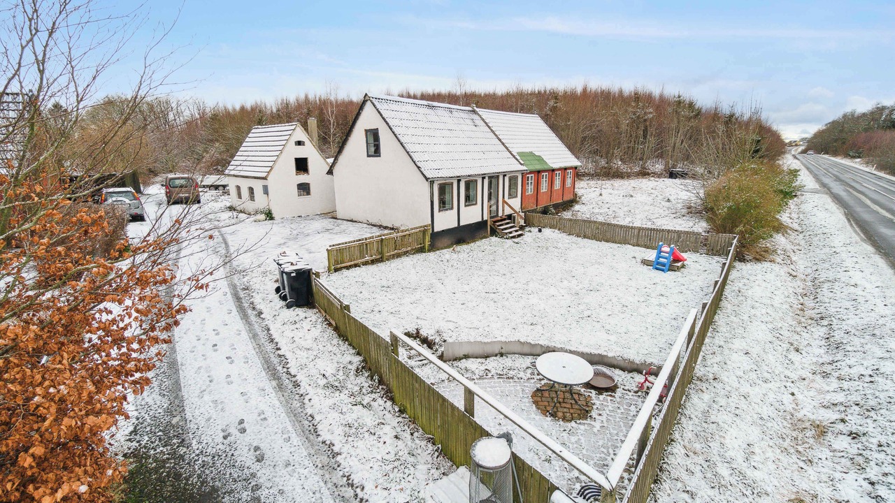 Photo of Others in Ronne