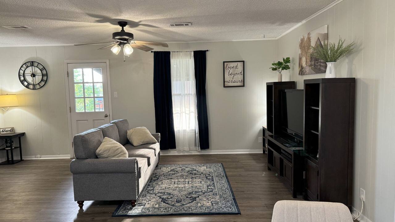Photo of Livingroom in Anderson