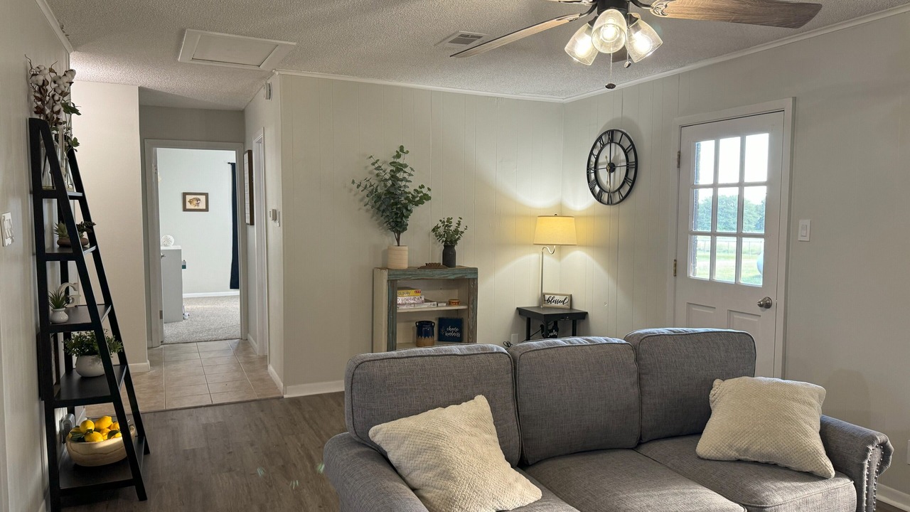 Photo of Livingroom in Anderson