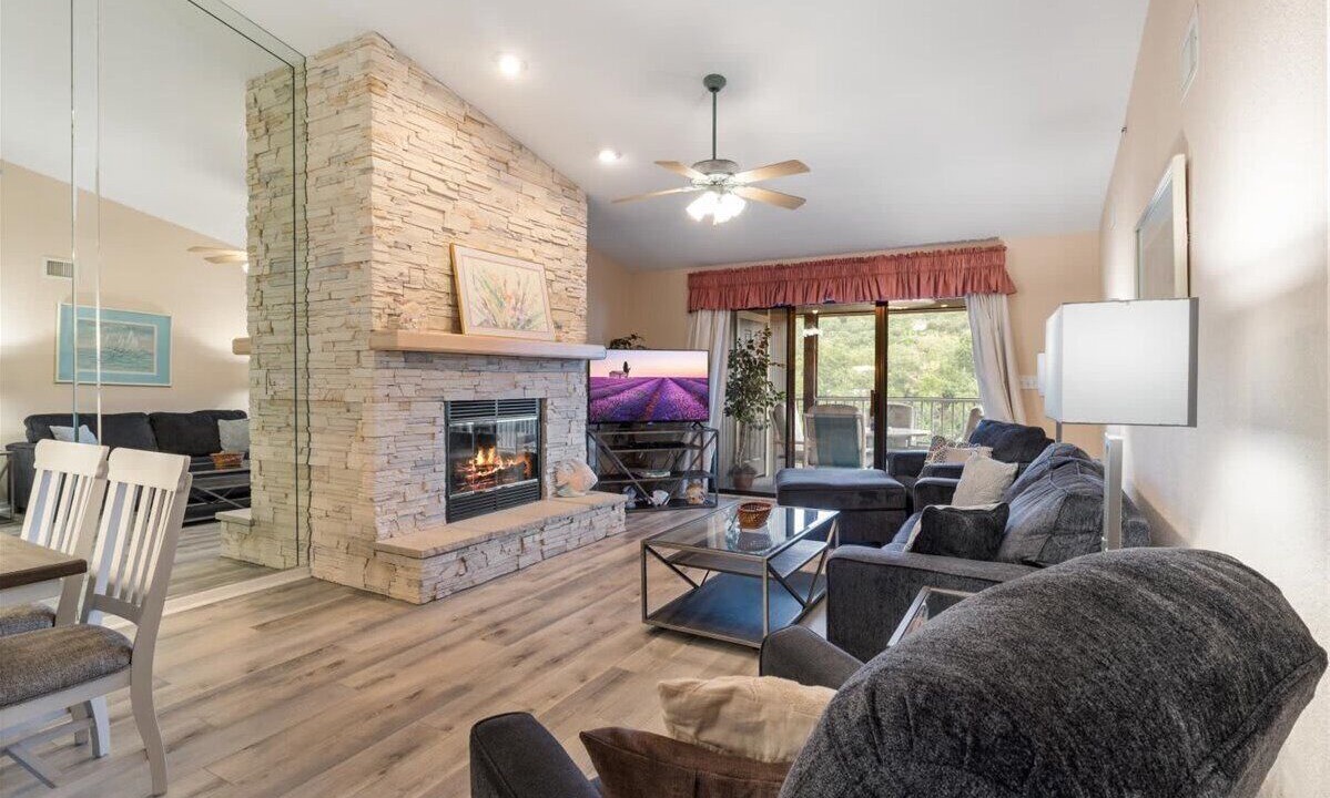 Photo of Livingroom in Osage Beach
