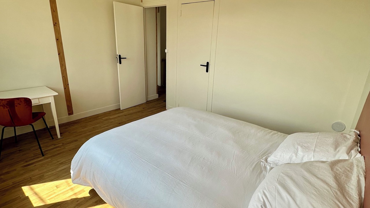 Photo of Bedroom in Justices