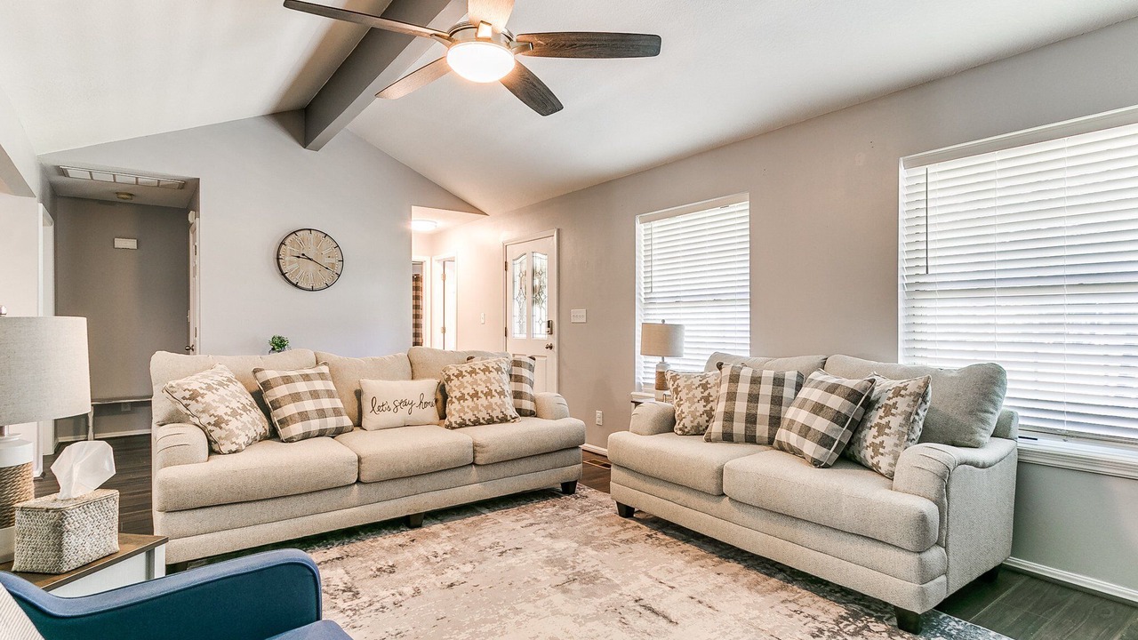 Photo of Livingroom in Bristow