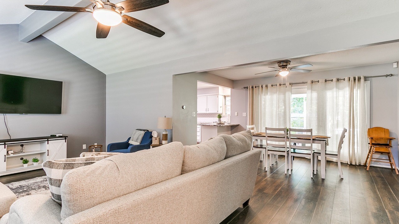 Photo of Livingroom in Bristow
