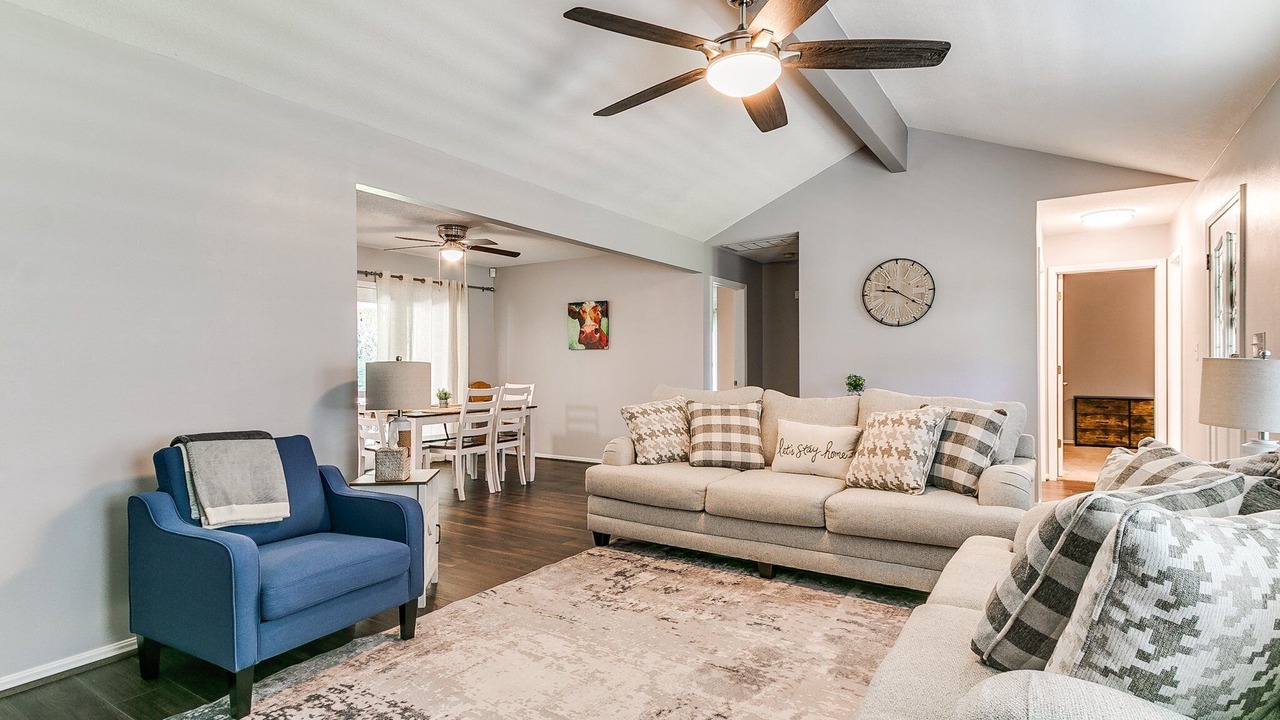 Photo of Livingroom in Bristow