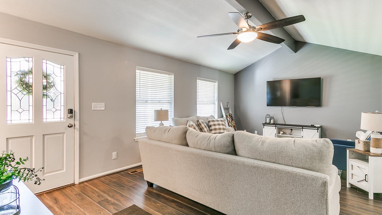 Photo of Livingroom in Bristow