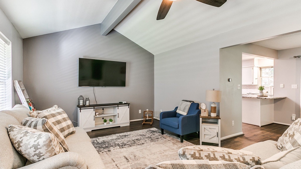 Photo of Livingroom in Bristow