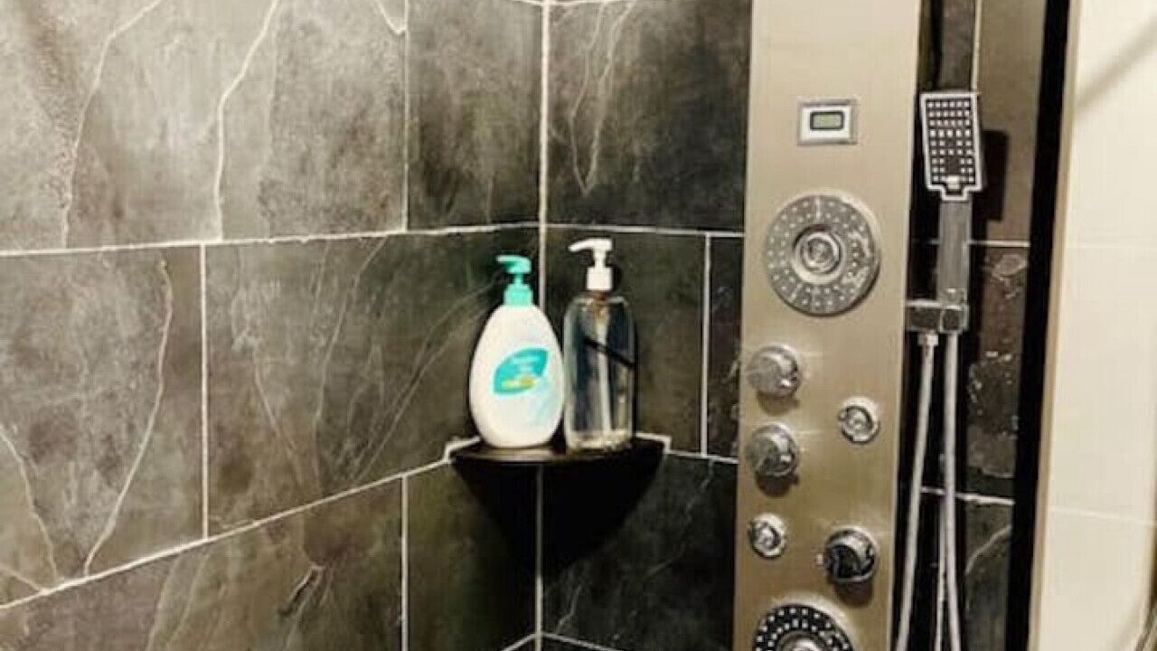 Photo of Bathroom in Highmount