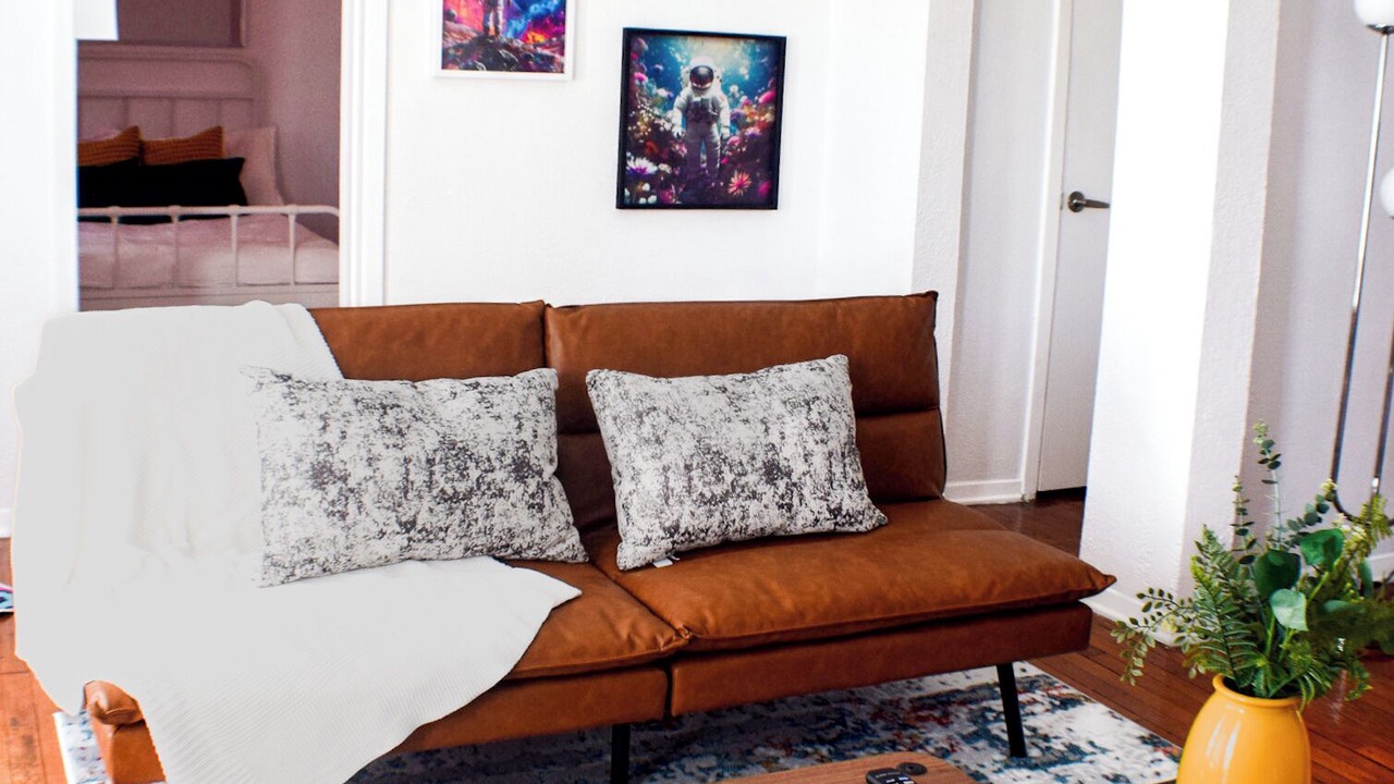 Photo of Livingroom in Junius Heights
