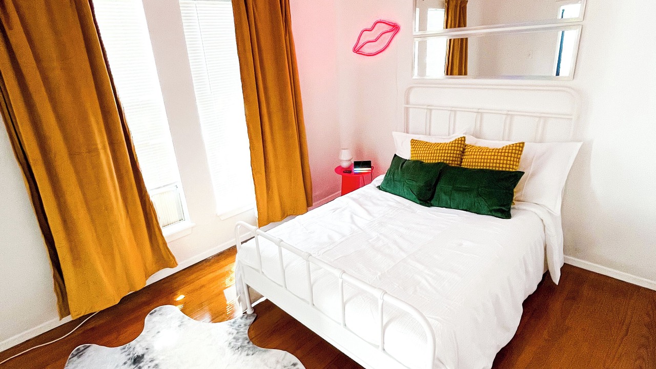 Photo of Bedroom in Junius Heights