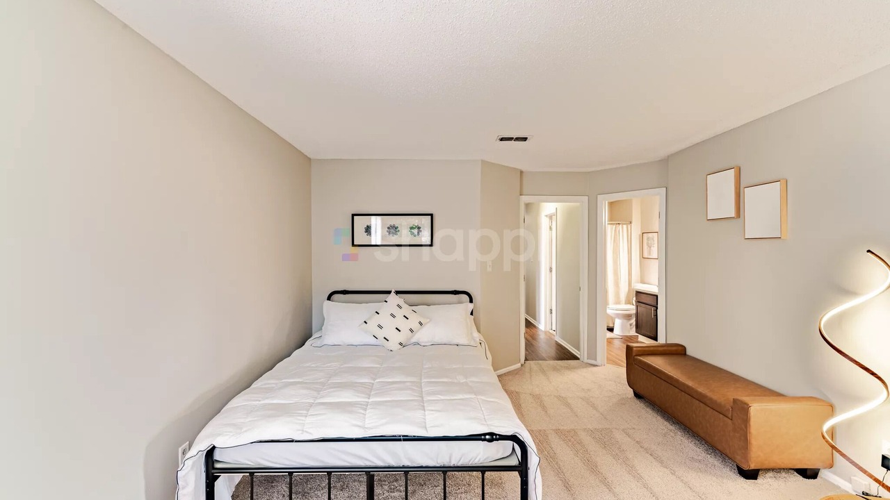 Photo of Bedroom in Beverly Woods