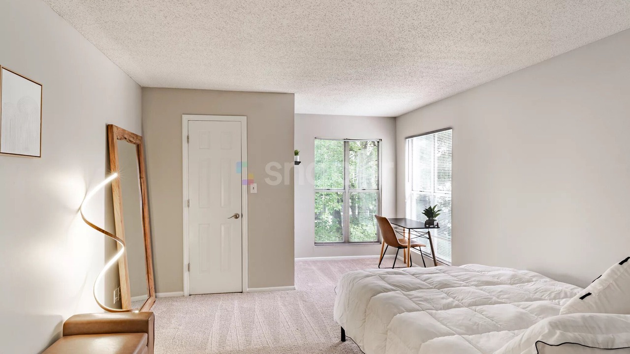 Photo of Bedroom in Beverly Woods