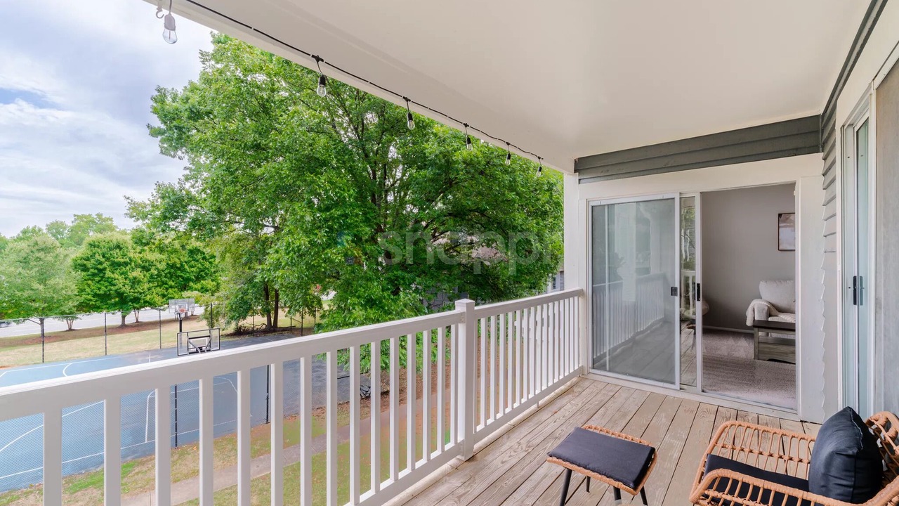 Photo of Outdoor in Beverly Woods