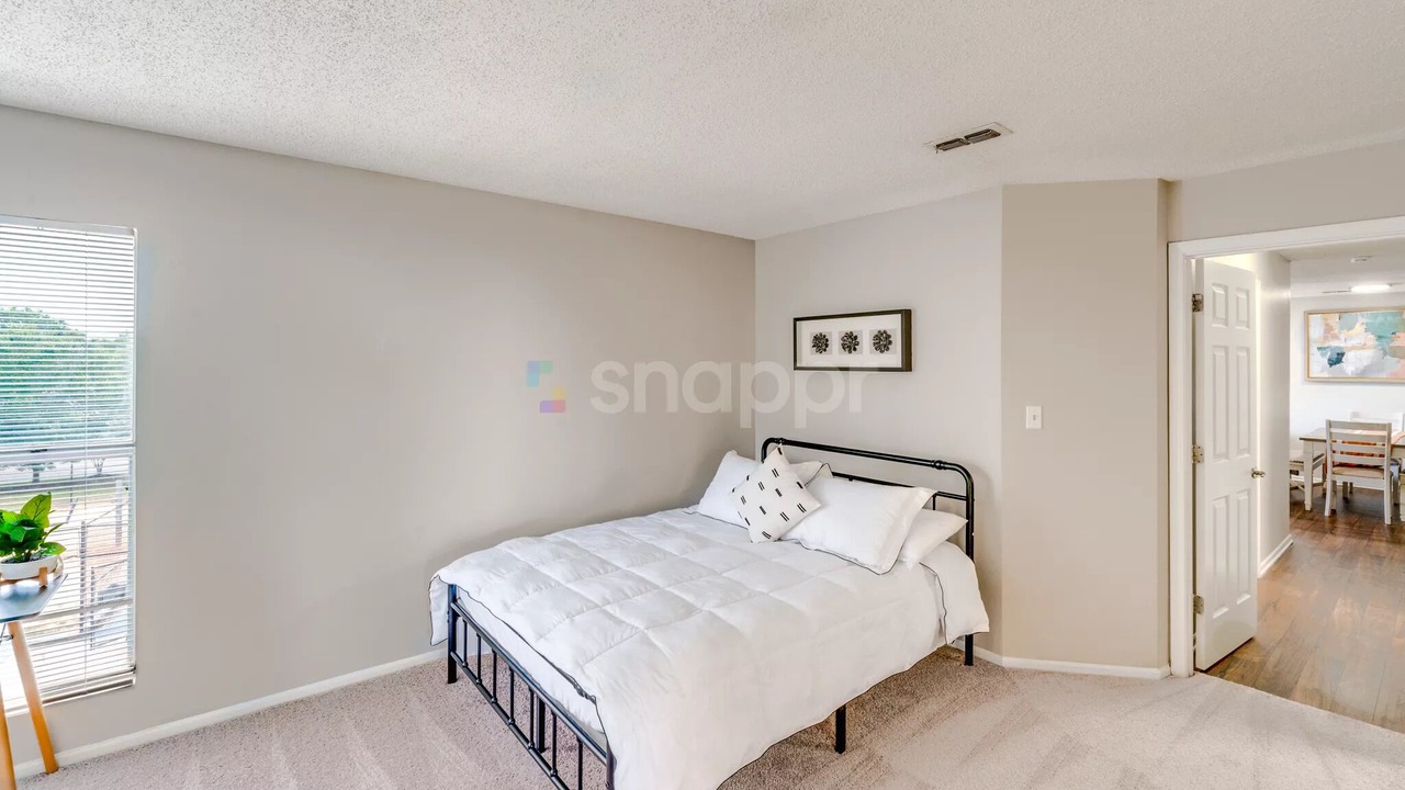 Photo of Bedroom in Beverly Woods