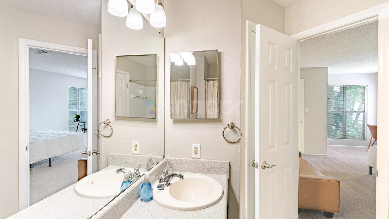 Photo of Bathroom in Beverly Woods