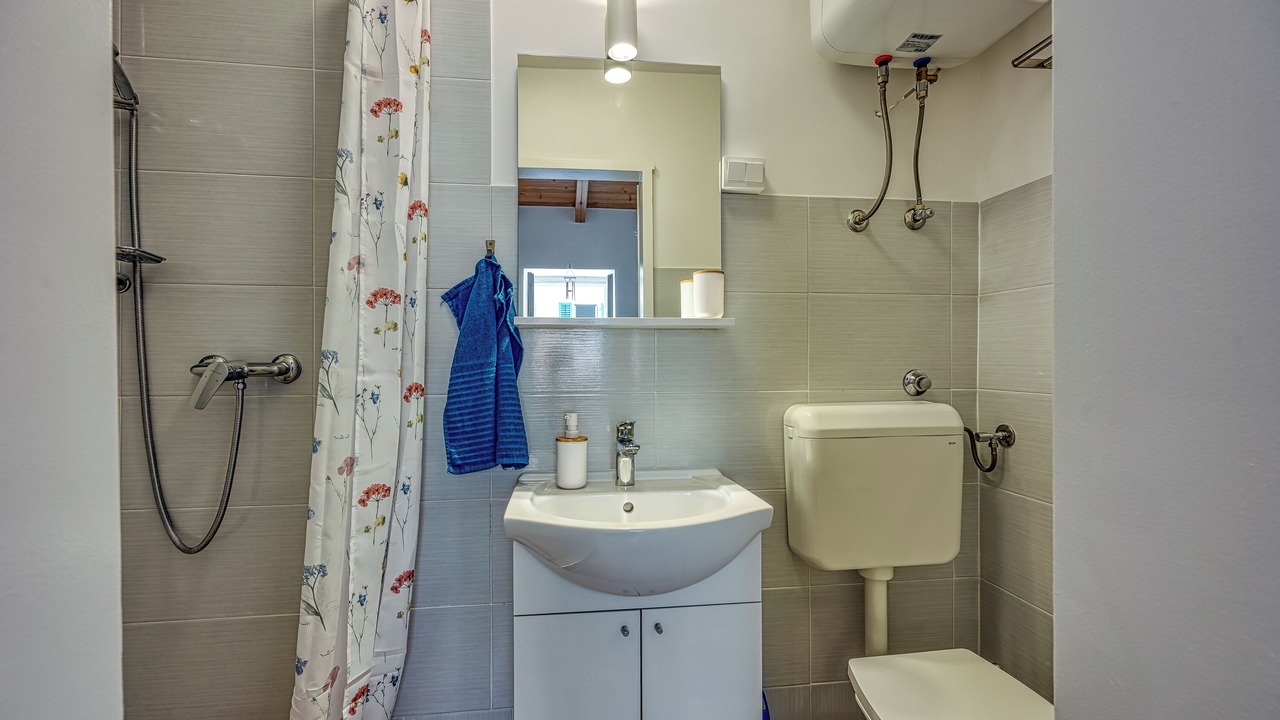 Photo of Bathroom in Cove Murtar