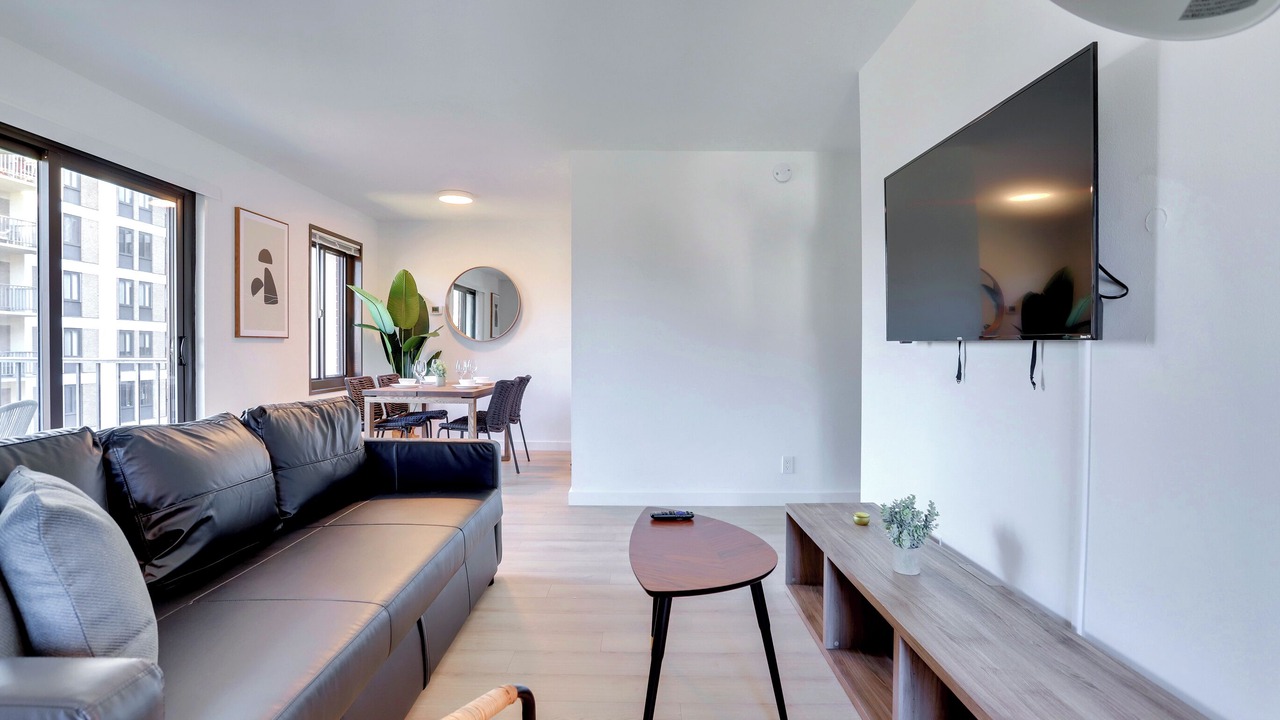 Photo of Livingroom in Court House