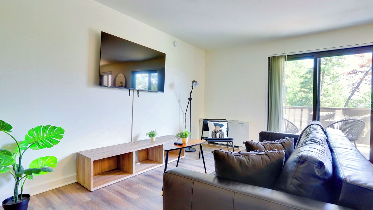 Photo of Livingroom in Court House