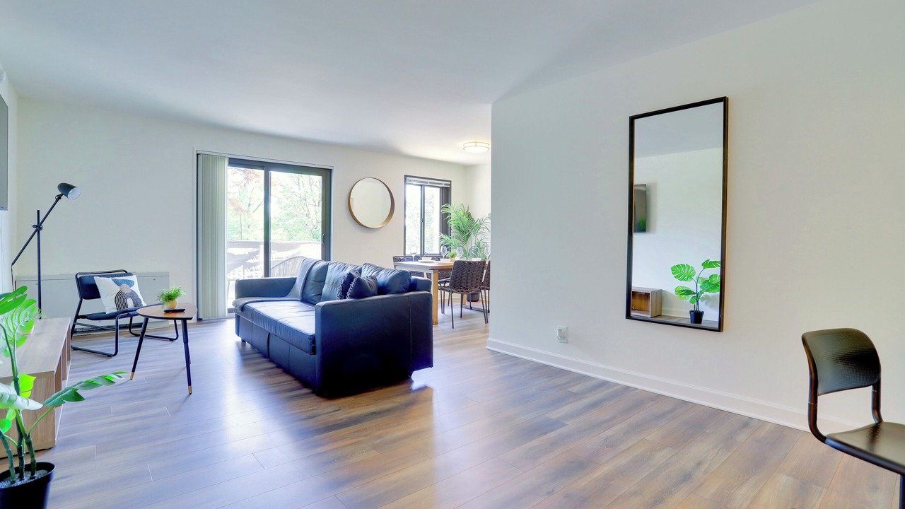 Photo of Livingroom in Court House