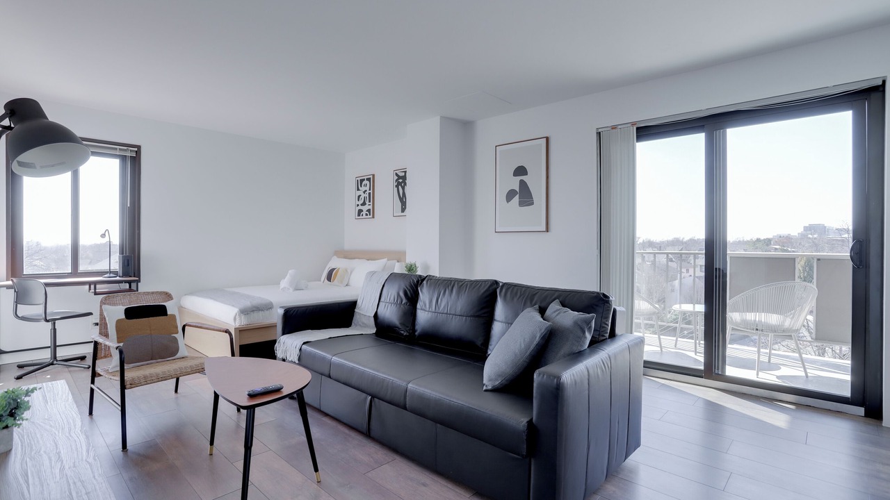 Photo of Livingroom in Court House