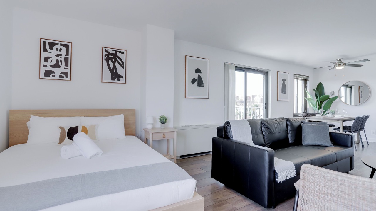 Photo of Bedroom in Court House