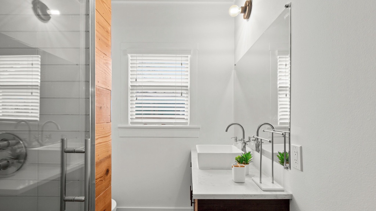 Photo of Bathroom in Holly