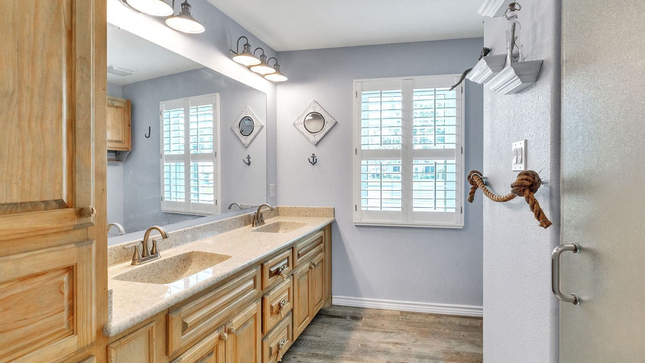 Photo of Bathroom in Pointblank