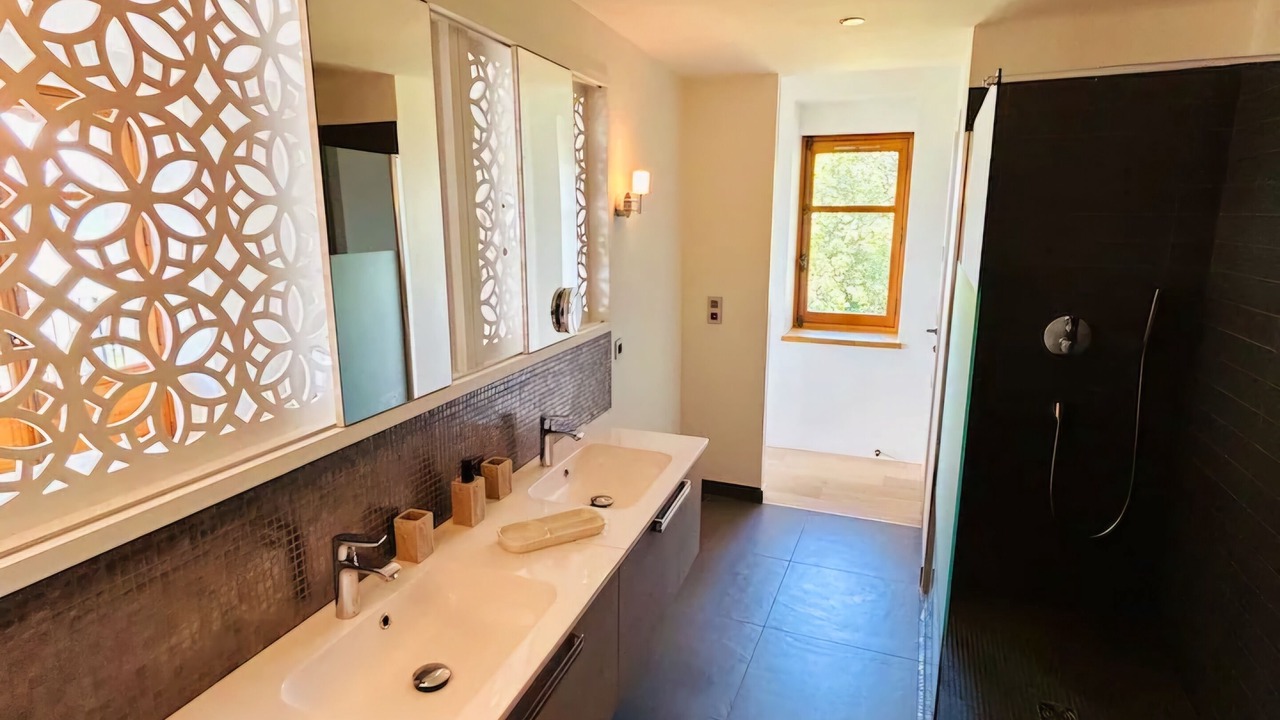Photo of Bathroom in Veyrier-du-Lac