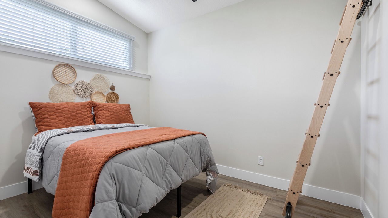 Photo of Bedroom in Lake Clarke Shores