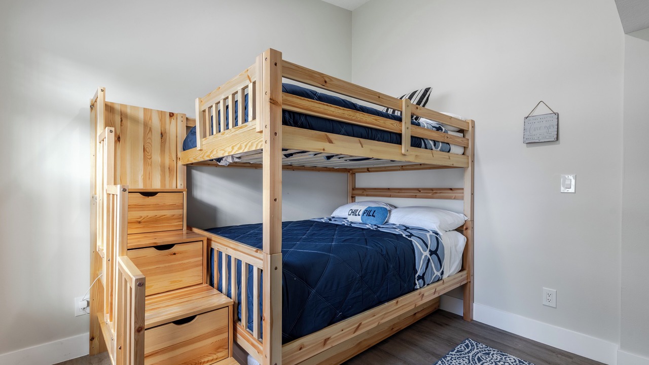 Photo of Bedroom in Lake Clarke Shores