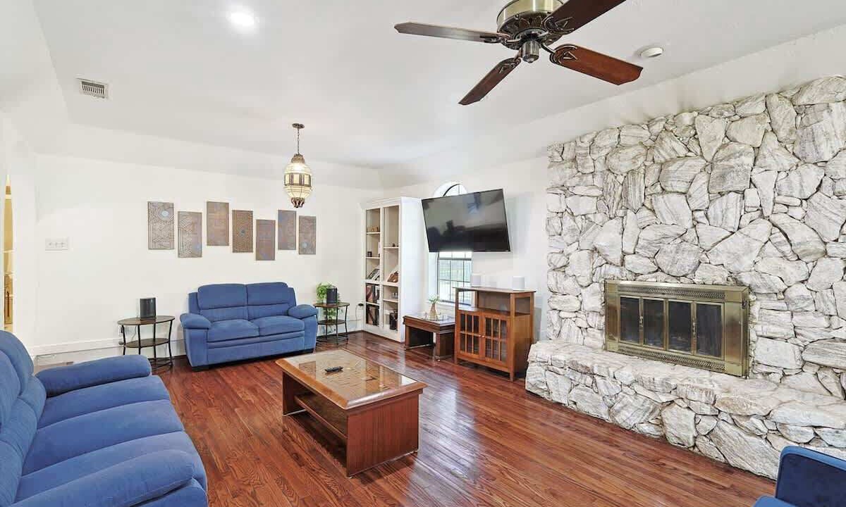 Photo of Livingroom in Bartonville