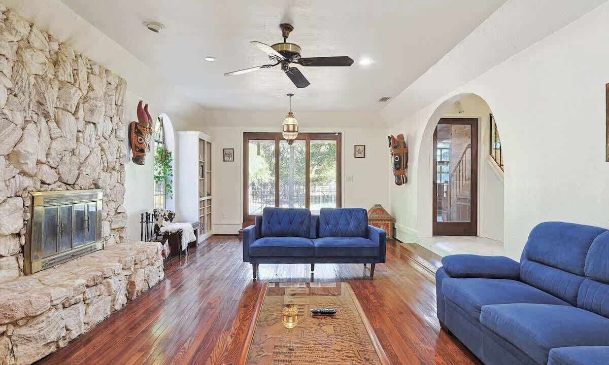 Photo of Livingroom in Bartonville