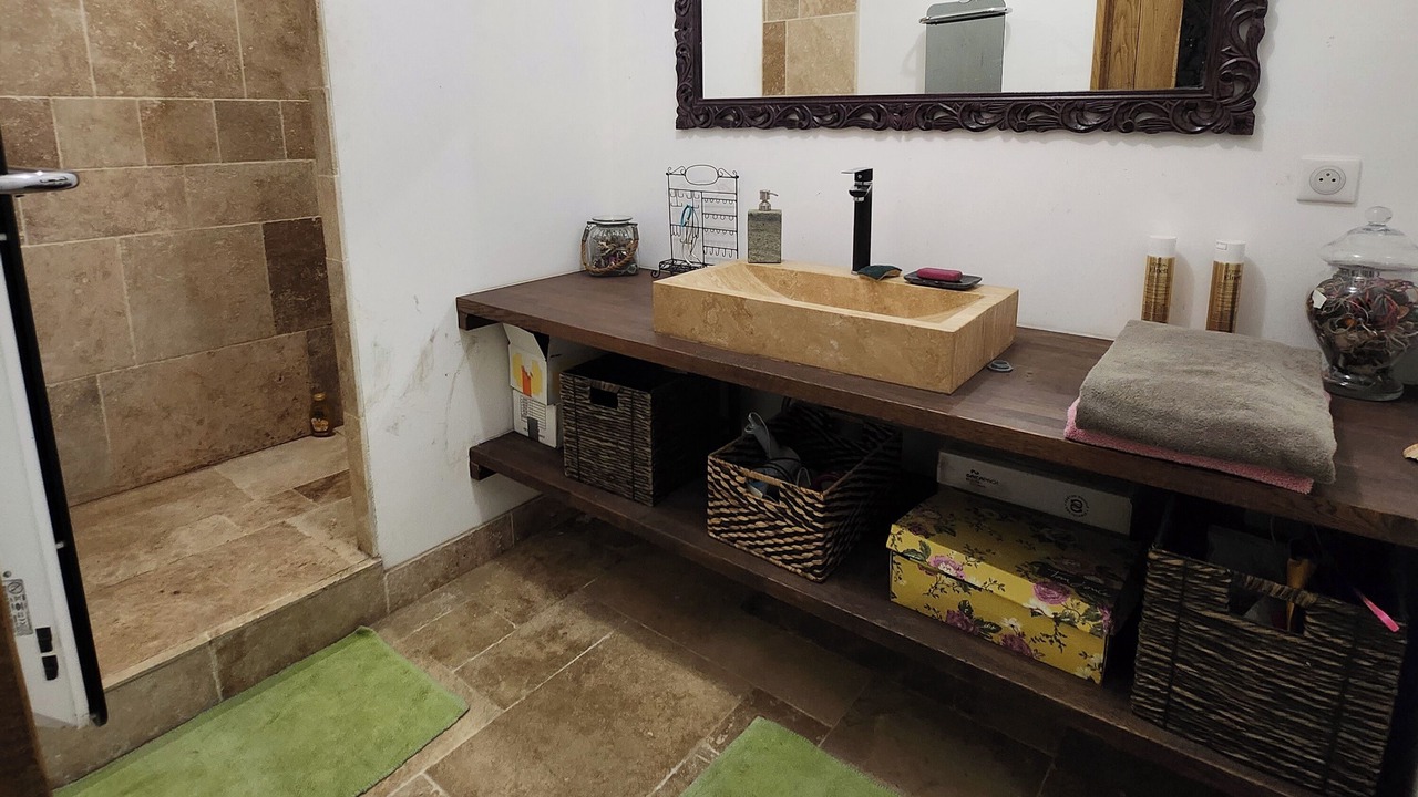 Photo of Bathroom in Saint-Aubin-de-Locquenay