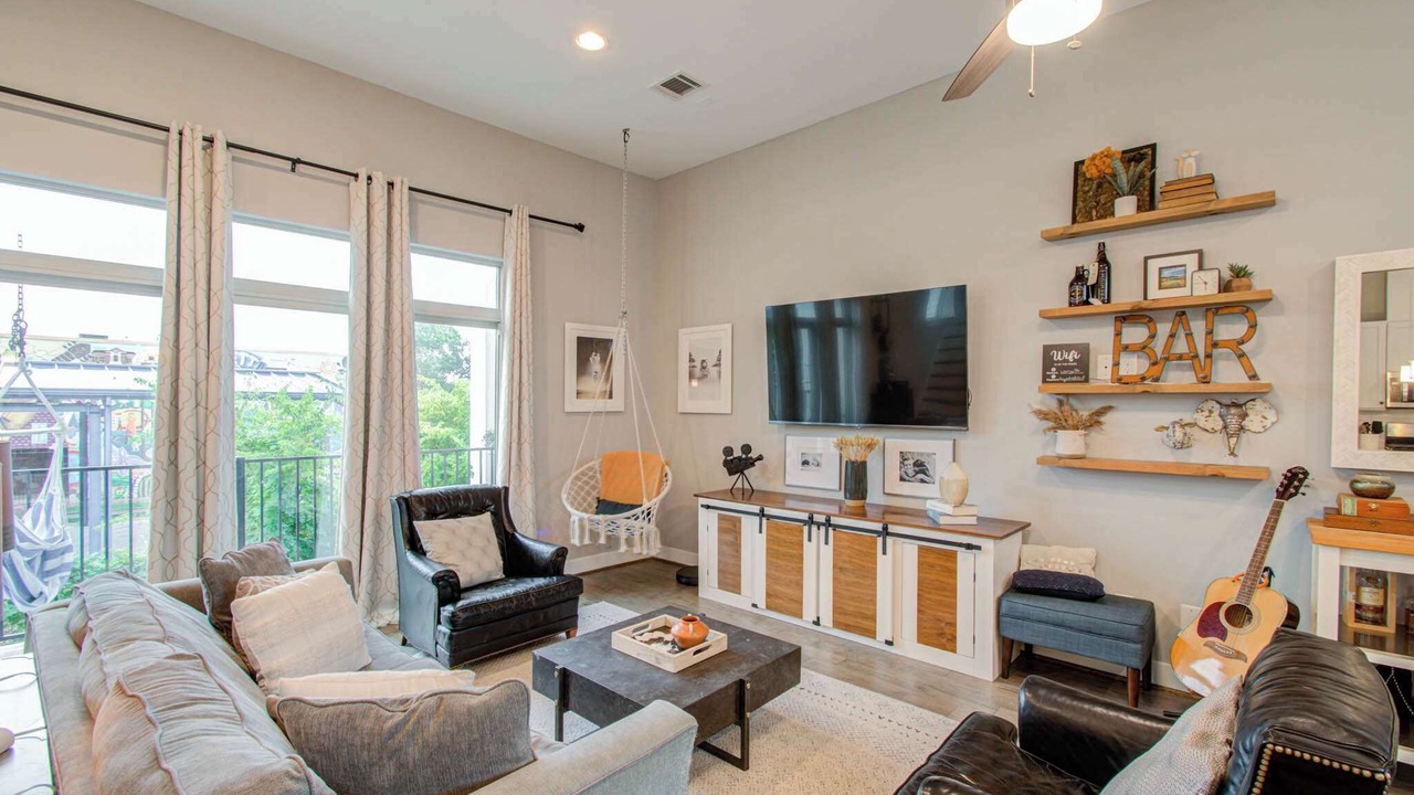 Photo of Livingroom in Washington Ave./ Memorial Park